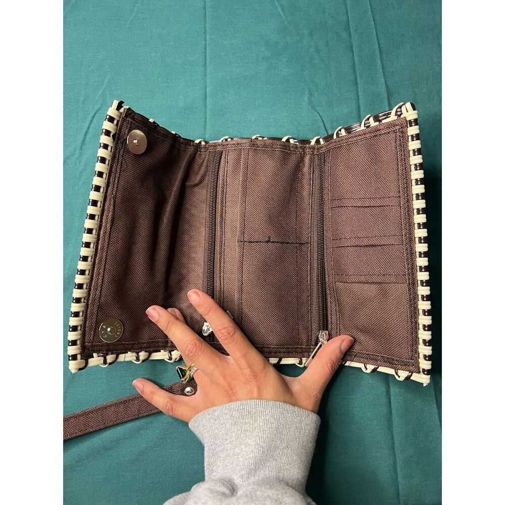 Creme and Black Plastic Rattan Trifold Wallet - Picture 3 of 5